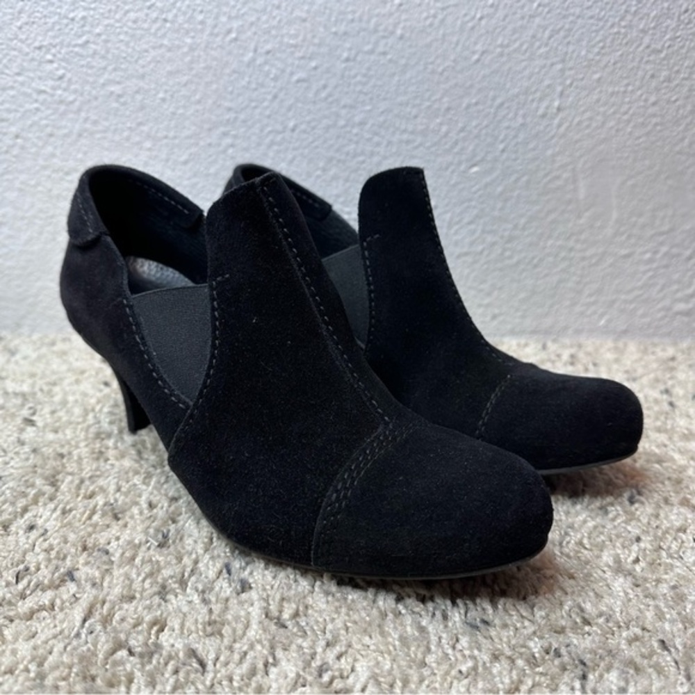 Pedro Garcia Black Suede Round Toe Heeled Suede Booties 38.5
